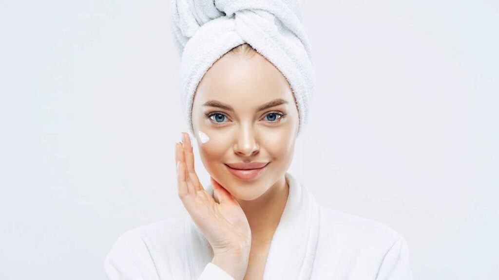 What Makes a Moisturizer Effective? Breaking Down the Essentials